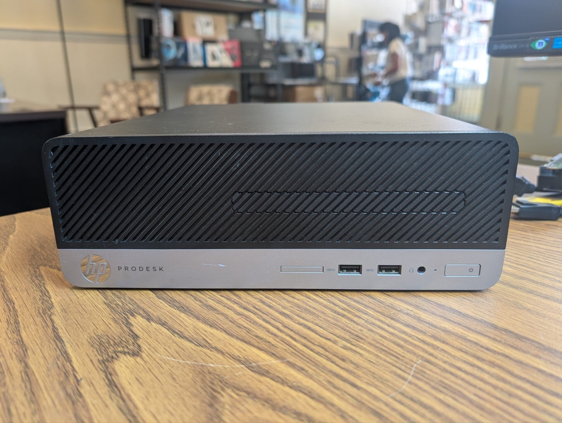 HP ProDesk 400 G5 SFF, i3-8100, 8gb RAM, 128gb NVMe, Windows