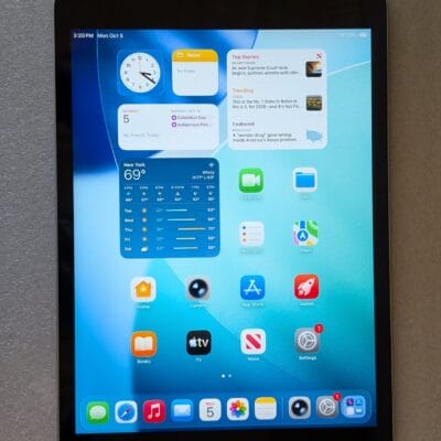 Apple iPad 9th Generation 64gb Wi-Fi + Cellular MK673LL/A